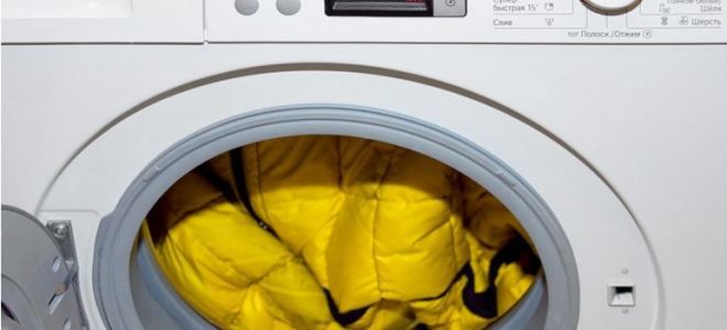 Wie man eine Daunenjacke in einer Waschmaschine wäscht