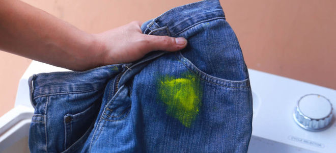 So schrubben Sie Farbe von der Hose: Möglichkeiten, um Flecken zu entfernen