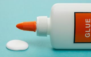 Как да премахнете PVA лепилото от дрехите